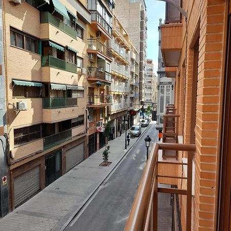 Comodo Aparta Estudio Centrico En Alicante Buitenkant foto